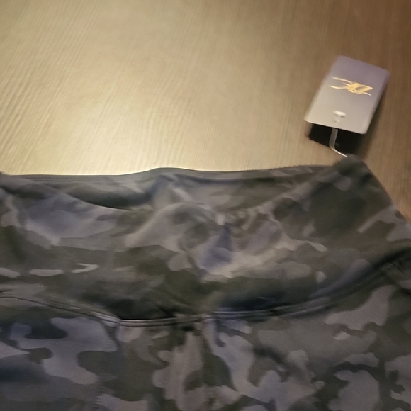 Women's Camouflage Leggings - Picture 3 of 5